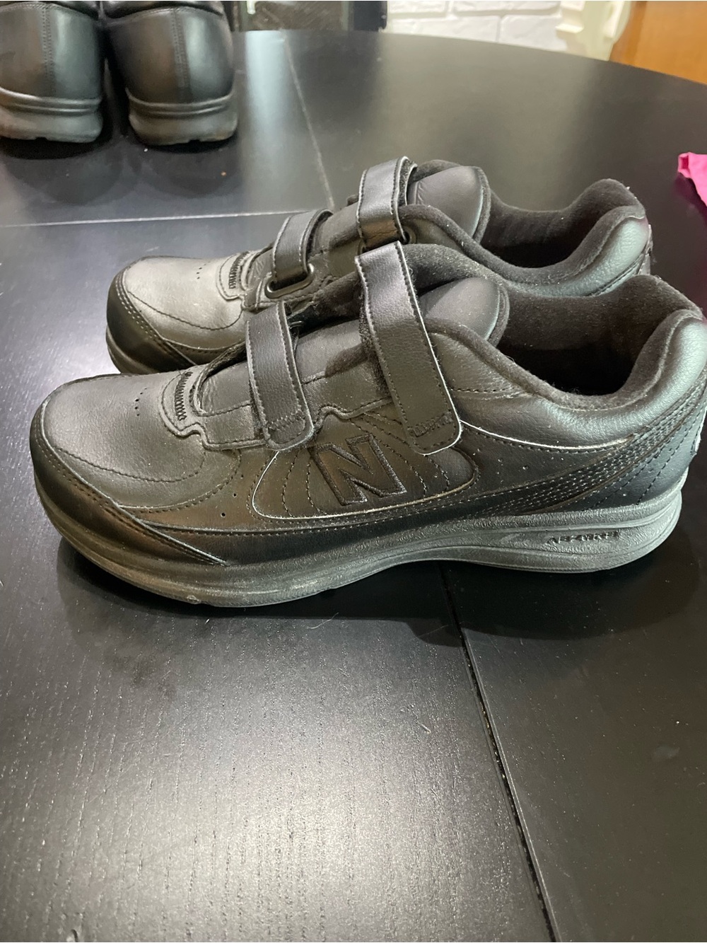 New Balance Women's Black WW577 Walking Hook Loop Shoe Size 8 sneaker work - Picture 3 of 7
